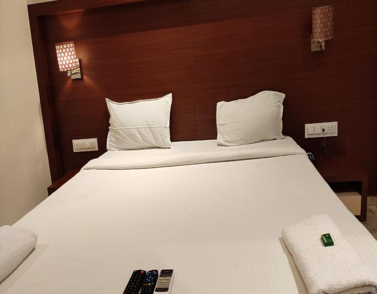 Fabhotel Spring Inn - Nr Borivali Station Malad المظهر الخارجي الصورة