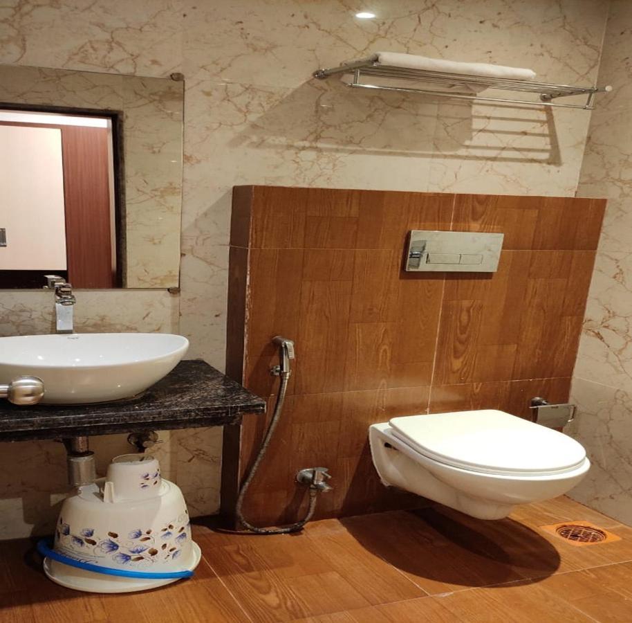 Fabhotel Spring Inn - Nr Borivali Station Malad المظهر الخارجي الصورة