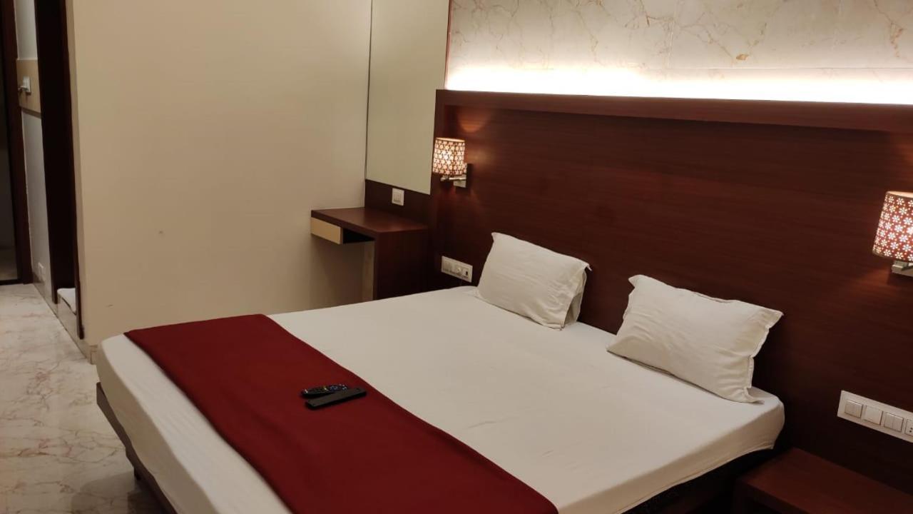 Fabhotel Spring Inn - Nr Borivali Station Malad المظهر الخارجي الصورة